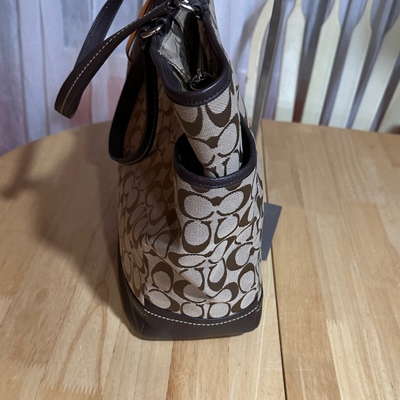 Coach EUC BIG & BEAUTIFUL Tan & Brown Signature Tote - Picture 4 of 10